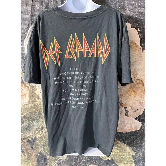 NEW Daydreamer Womens T Shirt Def Leppard Vertigo High N Dry Merch Tee Size XS - Picture 4 of 5